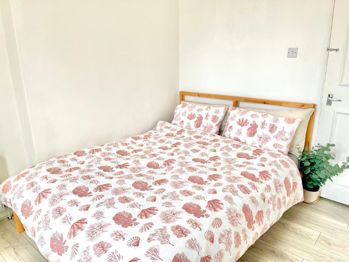Archway Station Big Bedroom Flat Лондон Екстер'єр фото