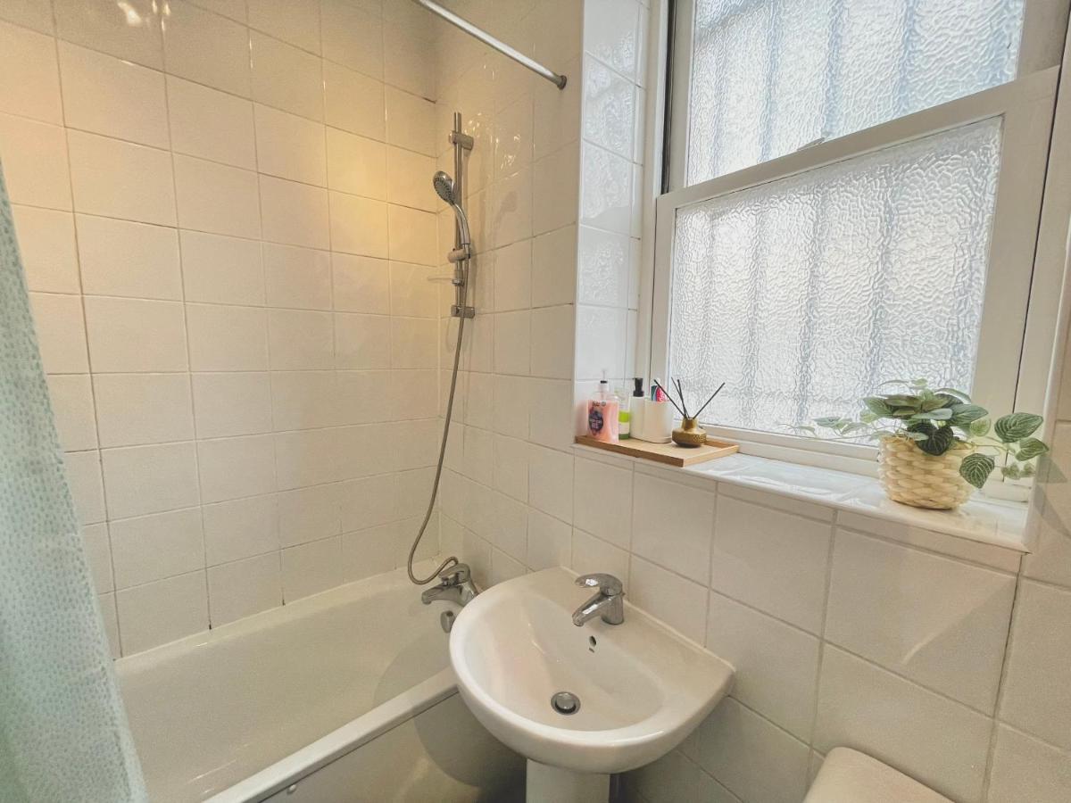 Archway Station Big Bedroom Flat Лондон Екстер'єр фото