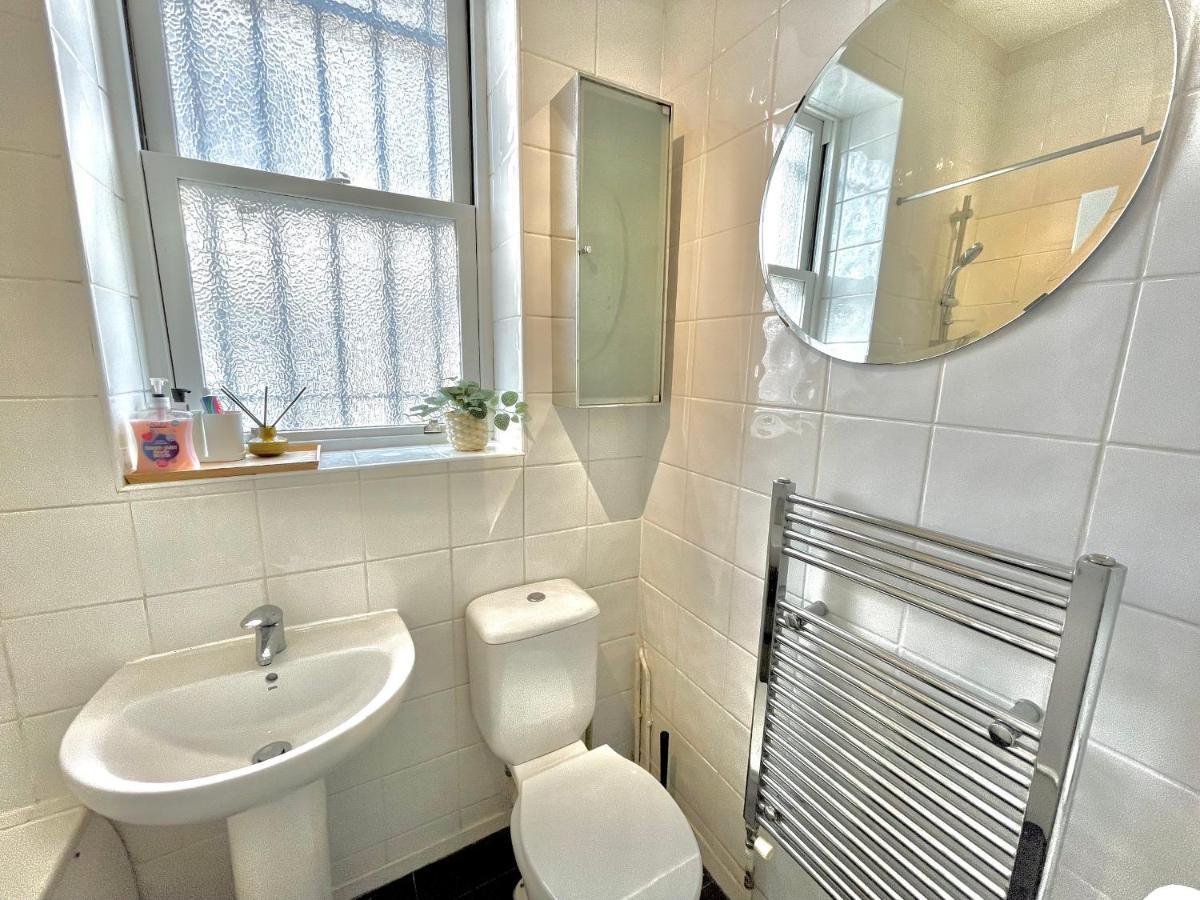 Archway Station Big Bedroom Flat Лондон Екстер'єр фото